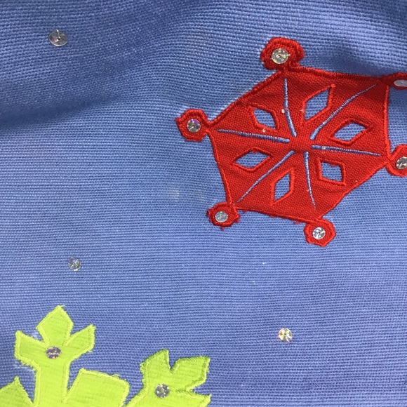 Snowflake motif table runner, raised embroidery with sequin embellishments, - Picture 3 of 4